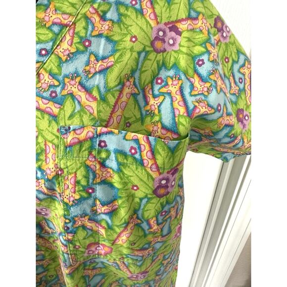 S.C.R.U.B.S. Giraffe Print Scrub Top Size Small - Picture 3 of 5
